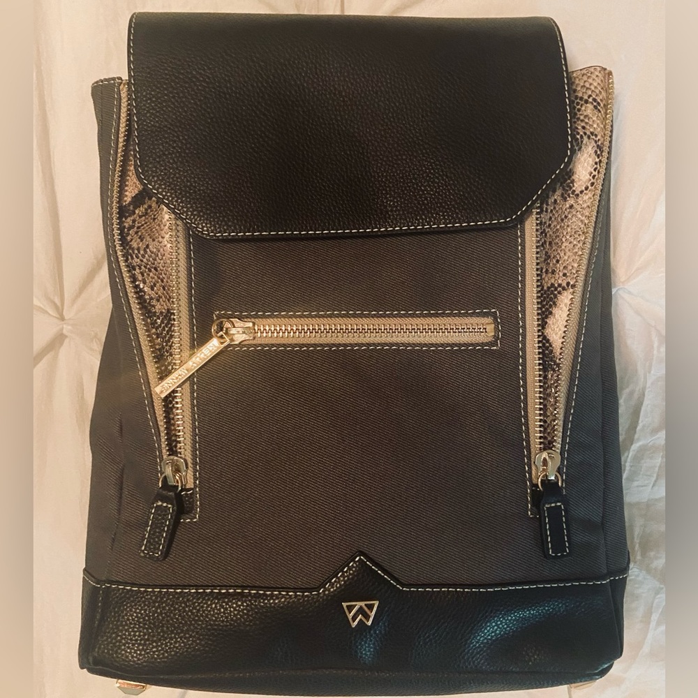 Kelly Wynne Bon Voyage Backpack, charcoal